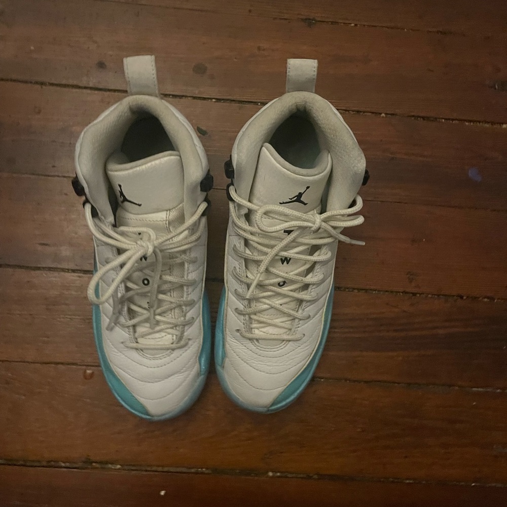 Jordan retro 12 “light aqua”